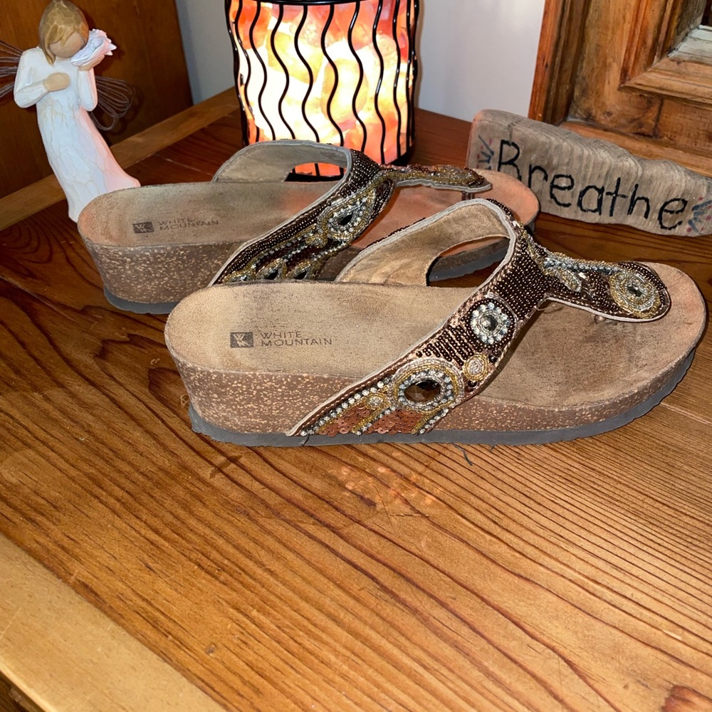 White Mountain Bright Wedge Sequins Beaded Brown Gold Silver sandals 9W